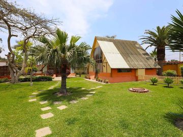 Propiedad en Pachacamac: Nave Industrial con Área Agroindustrial y 3 Casas