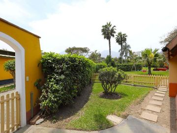 Propiedad en Pachacamac: Nave Industrial con Área Agroindustrial y 3 Casas