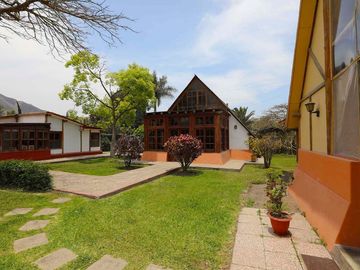 Propiedad en Pachacamac: Nave Industrial con Área Agroindustrial y 3 Casas