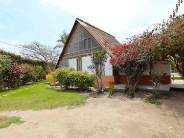 Propiedad en Pachacamac: Nave Industrial con Área Agroindustrial y 3 Casas