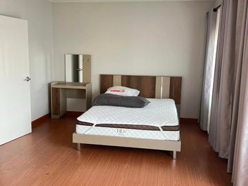 Project house for sale on Makad Charoen Charoen Road.