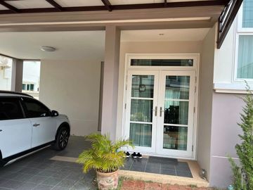 Project house for sale on Makad Charoen Charoen Road.