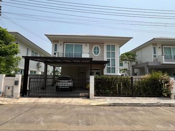 Project house for sale on Makad Charoen Charoen Road.