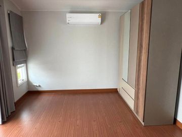 Project house for sale on Makad Charoen Charoen Road.
