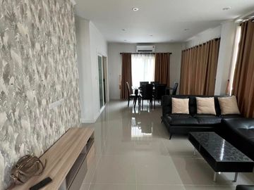 Project house for sale on Makad Charoen Charoen Road.