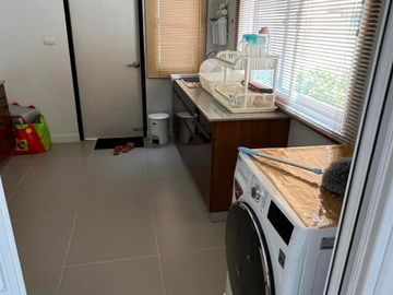 Project house for sale on Makad Charoen Charoen Road.