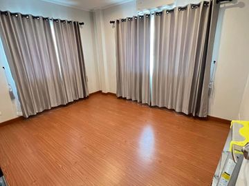 Project house for sale on Makad Charoen Charoen Road.