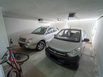 CASA EN VENTA $800.000 A 1 CUADRA DE LA USFQ