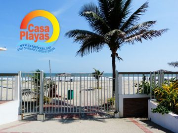 Villa de Venta en Playas Villamil, Ciudadela Cerrada Salida Al Mar, Via Data