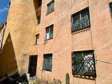 Depto. primer nivel, 2 recámaras y alcoba, Lomas de Coacalco