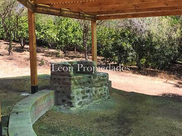 Leon Propiedades vende parcela con casa en La Aurora, Curacavi
