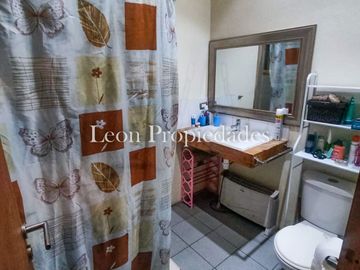 Leon Propiedades vende parcela con casa en La Aurora, Curacavi