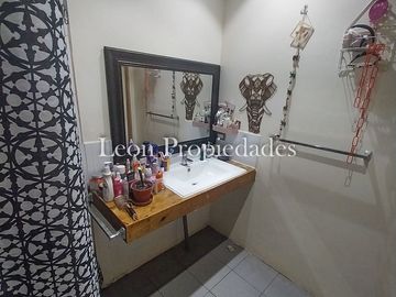 Leon Propiedades vende parcela con casa en La Aurora, Curacavi