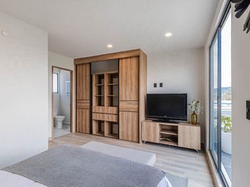 CASA EN VENTA EN CONDOMINIO, CON ALBERCA. UBICADA A 15 MINUTOS DE CUERNAVACA, MORELOS; MÉXICO.