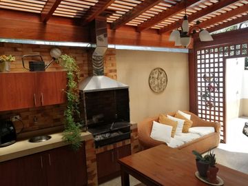Casa en Venta de 327 Metros en el Sector Sauce, Tumbaco, Quito