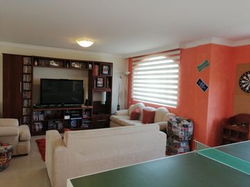 Casa en Venta de 327 Metros en el Sector Sauce, Tumbaco, Quito