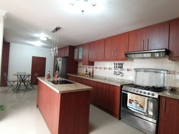 Casa en Venta de 327 Metros en el Sector Sauce, Tumbaco, Quito