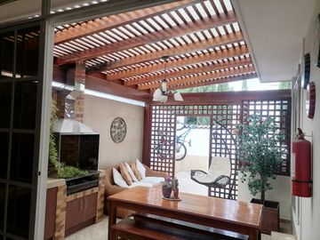 Casa en Venta de 327 Metros en el Sector Sauce, Tumbaco, Quito