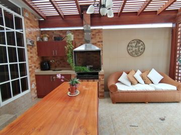 Casa en Venta de 327 Metros en el Sector Sauce, Tumbaco, Quito