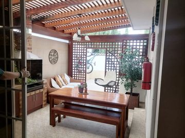 Casa en Venta de 327 Metros en el Sector Sauce, Tumbaco, Quito
