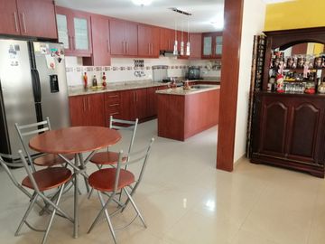 Casa en Venta de 327 Metros en el Sector Sauce, Tumbaco, Quito