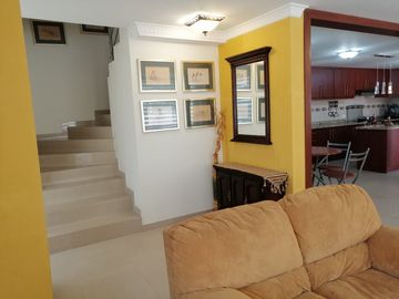 Casa en Venta de 327 Metros en el Sector Sauce, Tumbaco, Quito