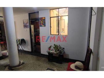 ¡Tu Nuevo Hogar En Urb. Apolo-La Victoria! Espaciosa Casa De 4 Pisos Con Vistas Excepcionales Y Ubicación Estratégica
