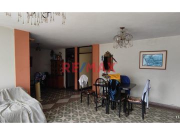 ¡Tu Nuevo Hogar En Urb. Apolo-La Victoria! Espaciosa Casa De 4 Pisos Con Vistas Excepcionales Y Ubicación Estratégica
