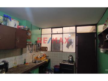 ¡Tu Nuevo Hogar En Urb. Apolo-La Victoria! Espaciosa Casa De 4 Pisos Con Vistas Excepcionales Y Ubicación Estratégica