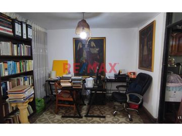 ¡Tu Nuevo Hogar En Urb. Apolo-La Victoria! Espaciosa Casa De 4 Pisos Con Vistas Excepcionales Y Ubicación Estratégica