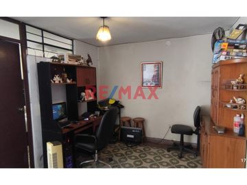 ¡Tu Nuevo Hogar En Urb. Apolo-La Victoria! Espaciosa Casa De 4 Pisos Con Vistas Excepcionales Y Ubicación Estratégica