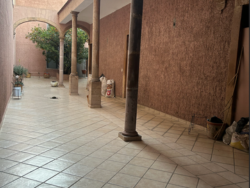 CASA EN ZONA CENTRO PARA HABITACIONAL O NEGOCIO