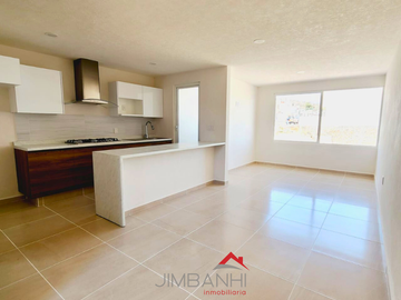 Casa en venta Michoacan, dentro de Morelia cerca del estadio Morelos, con sala de juegos y jardin