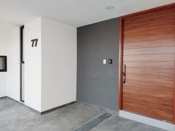 Casa de 3 Niveles en Lomas de Angelopolis