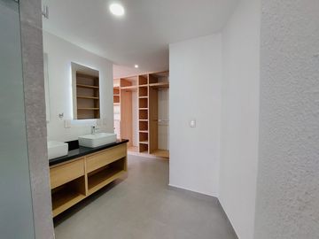 Casa de 3 Niveles en Lomas de Angelopolis