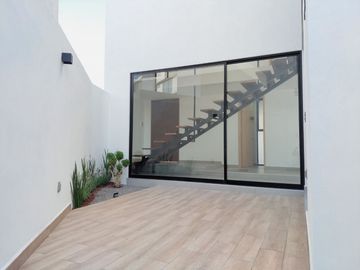 Casa de 3 Niveles en Lomas de Angelopolis