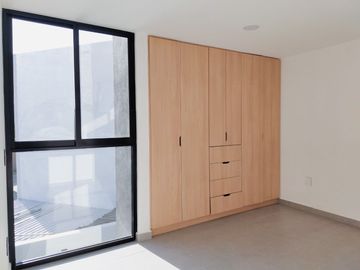 Casa de 3 Niveles en Lomas de Angelopolis