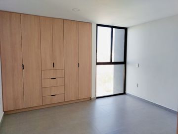 Casa de 3 Niveles en Lomas de Angelopolis