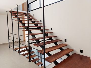Casa de 3 Niveles en Lomas de Angelopolis