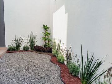 Casa de 3 Niveles en Lomas de Angelopolis