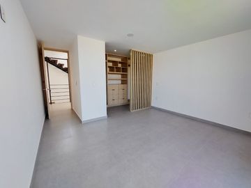 Casa de 3 Niveles en Lomas de Angelopolis