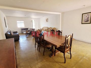 Oportunidad Única: Casa Con Amplio Terreno (250.88 M²) En Vista Alegre