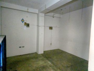 VENDO LOCAL COMERCIAL EN GAMARRA