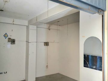 VENDO LOCAL COMERCIAL EN GAMARRA
