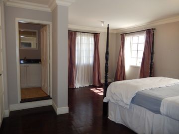 Vendo casa independiente, exclusiva, sector González Suárez, para uso residencial, comercial, oficinas