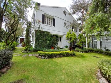 Vendo casa independiente, exclusiva, sector González Suárez, para uso residencial, comercial, oficinas