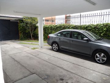 Vendo casa independiente, exclusiva, sector González Suárez, para uso residencial, comercial, oficinas