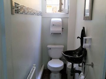 VENDE HERMOSA CASA REMODELADA, ERNESTO PINTO LAGARRIGUE, BARRIO BELLAVISTA, RECOLETA, 3 DORMITORIOS, 2 BAÑOS, PATIO