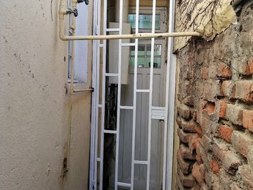 VENDE HERMOSA CASA REMODELADA, ERNESTO PINTO LAGARRIGUE, BARRIO BELLAVISTA, RECOLETA, 3 DORMITORIOS, 2 BAÑOS, PATIO
