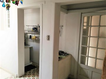 VENDE HERMOSA CASA REMODELADA, ERNESTO PINTO LAGARRIGUE, BARRIO BELLAVISTA, RECOLETA, 3 DORMITORIOS, 2 BAÑOS, PATIO